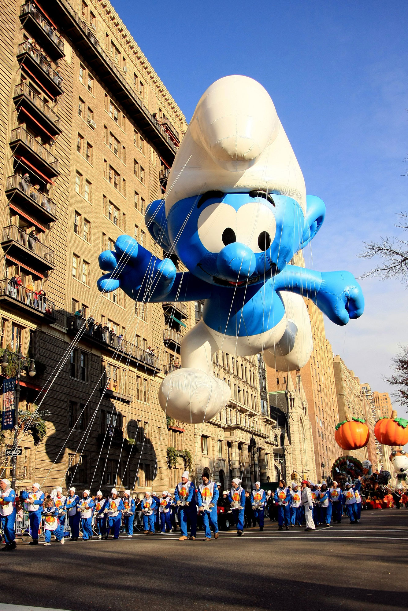 smurf-in-macys-thanksgiving-day-parade.jpg